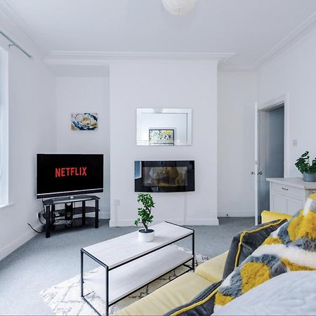 Long Term Offers Message For Prices Sleeps 6 Adults, Contractors, Relocators, Travellers Villa Халифакс Екстериор снимка