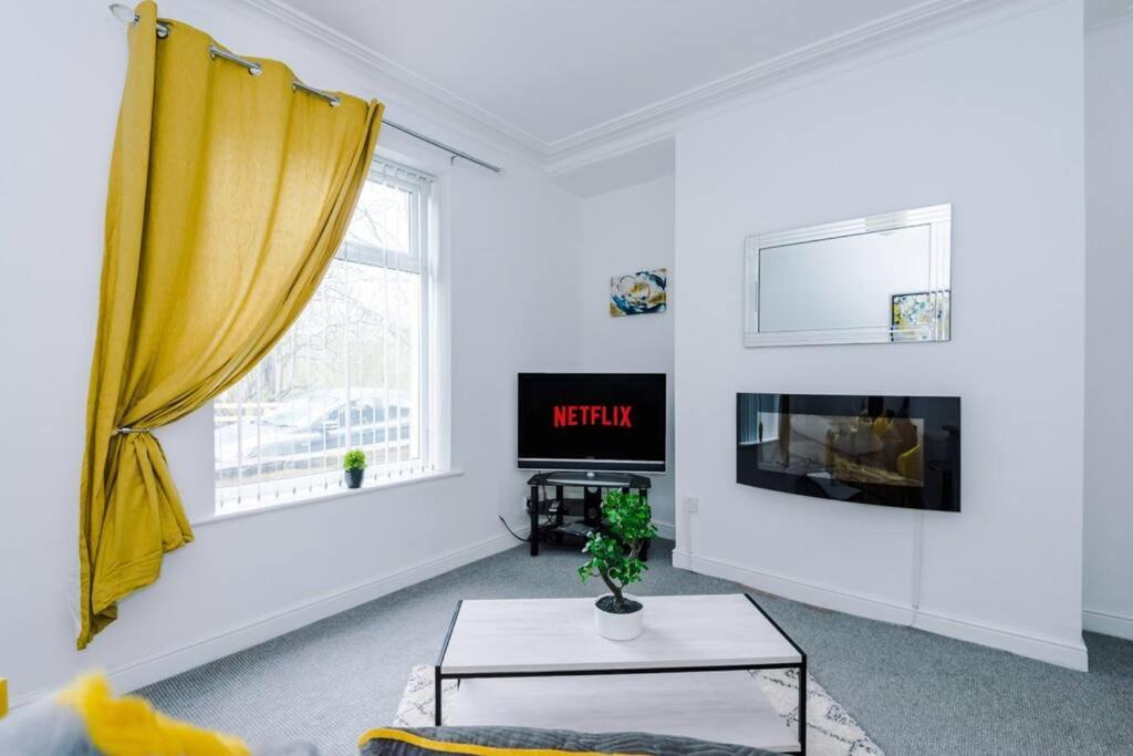 Long Term Offers Message For Prices Sleeps 6 Adults, Contractors, Relocators, Travellers Villa Халифакс Екстериор снимка